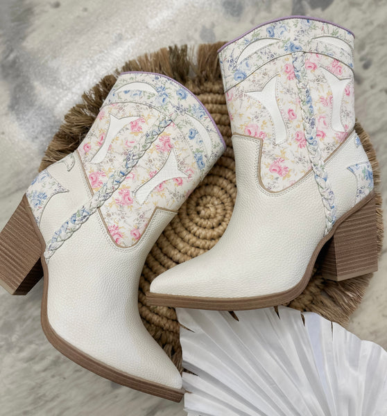 Mia Wenda White Floral Boot