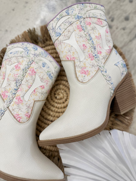 Mia Wenda White Floral Boot