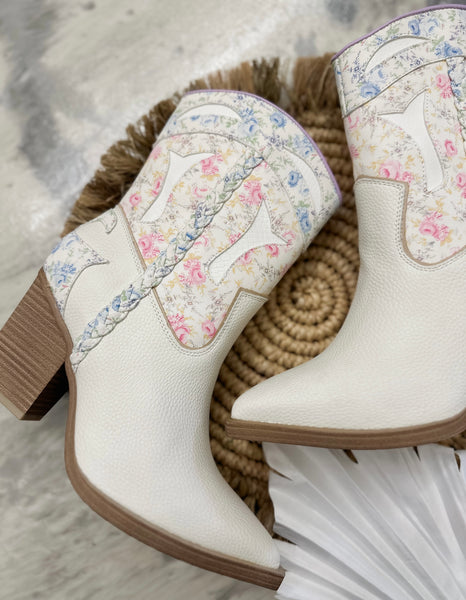 Mia Wenda White Floral Boot