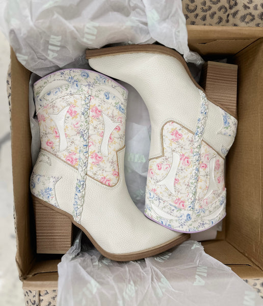 Mia Wenda White Floral Boot